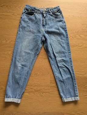 Levi's Vintage Cuffed Cropped Jeans Size 28